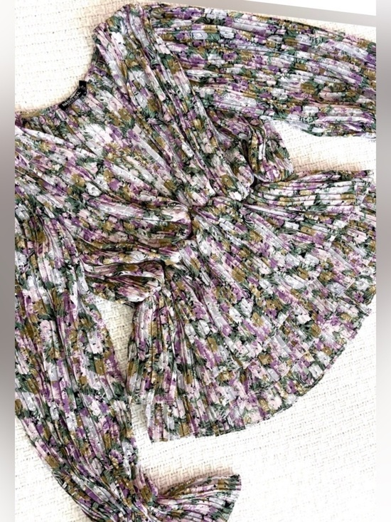Nasty Gal Tops - Nasty Gal Top Blouse Lavender Green Floral All Plisse Accordion Pleated Peplum M